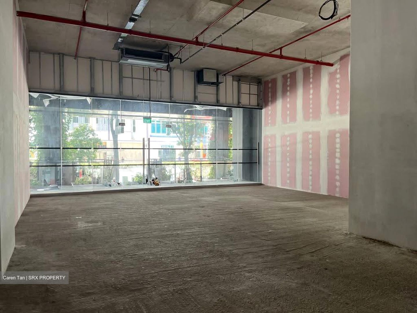 Middle Road (D7), Retail #616965661